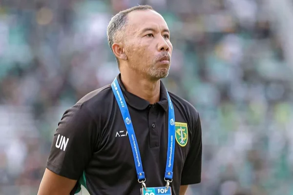 Uston Nawawi Menjaga Ketenangan Persebaya Menuju Dua Laga Penentu Uston Nawawi Menjaga Ketenangan Persebaya Menuju Dua Laga Penentu